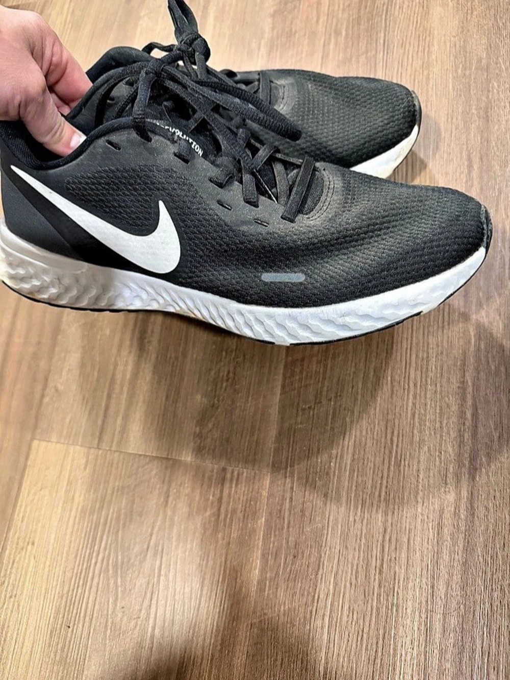 Nike Revolution 5 Women's Athletic Shoes Black & White US 9 W